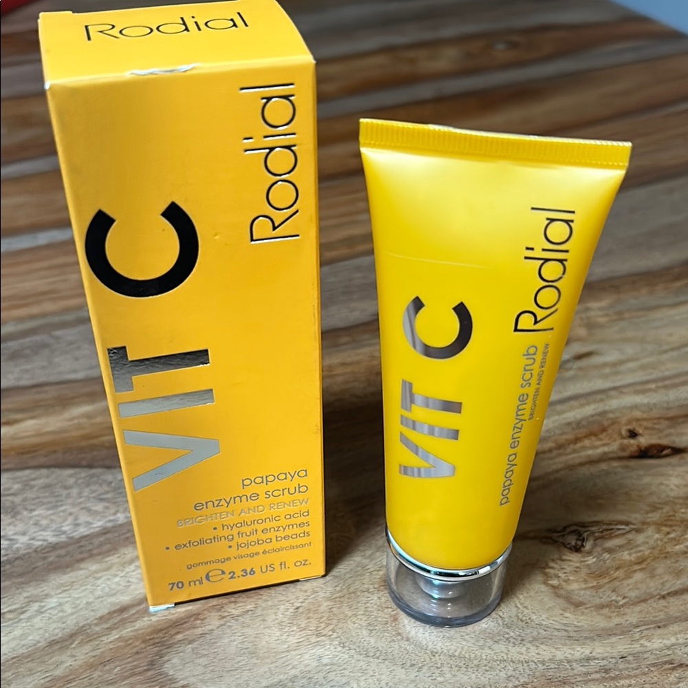 Rodial Vit C Papaya Enzyme Scrub NEW, sealed tube 2.36 fl.oz.